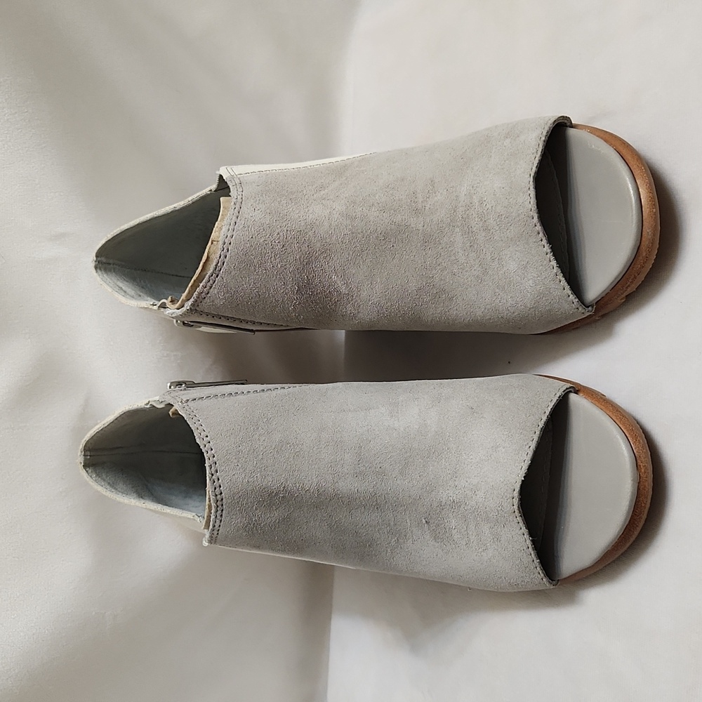 Sorel Nadia Peep Toe Leather Block Heel Ankle Booties (W Size 9)
